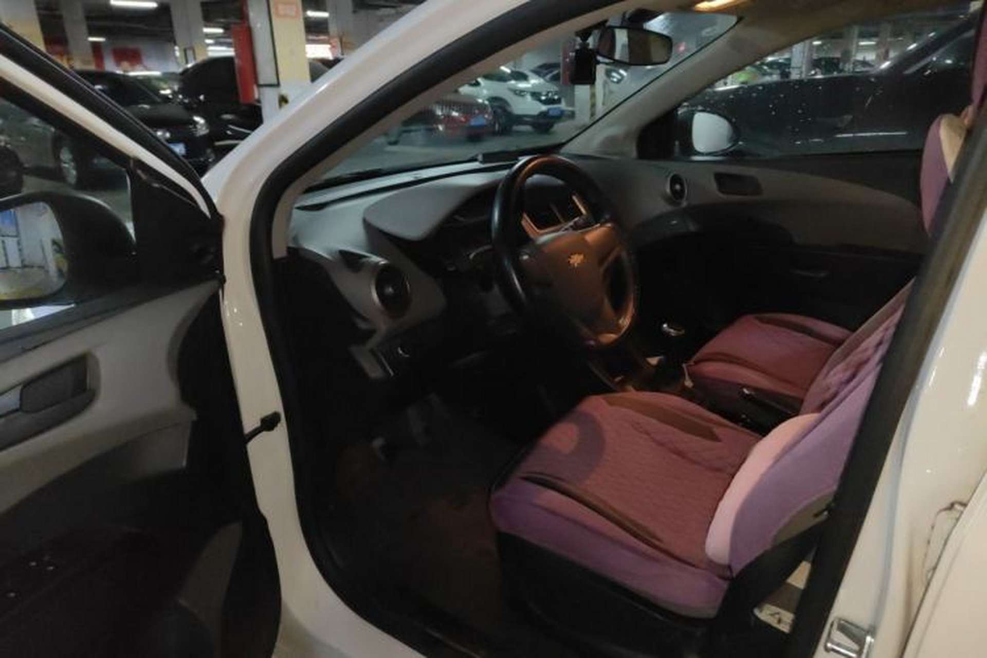 Used Chevrolet Aveo Sonic 2014 Sedan 1.4 SL MT Comfort Edition Driver Seat
