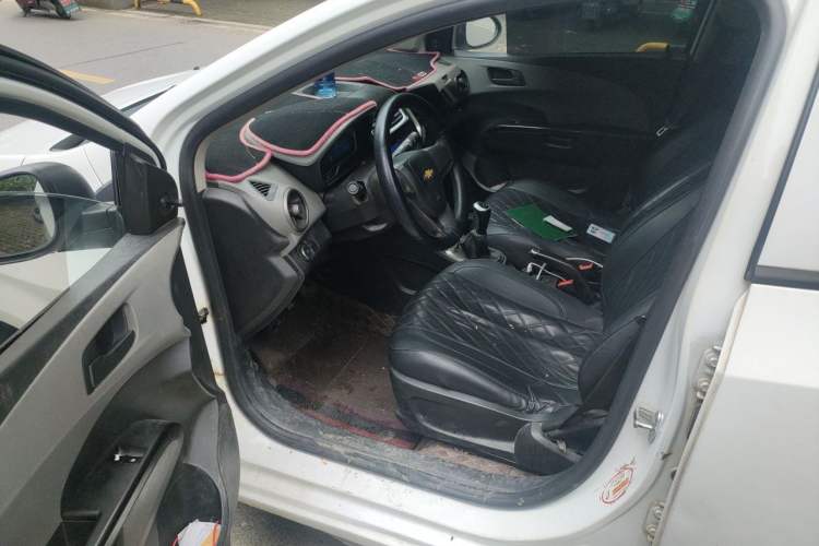Used Chevrolet Aveo Sonic 2014 Sedan 1.4SL MT Comfort Edition Driver Seat