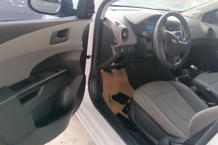 Used Chevrolet Aveo Sonic 2014 Sedan 1.4SL MT Comfort Edition Driver Seat