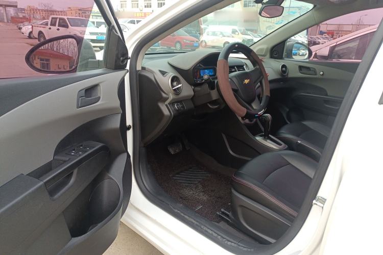 Used Chevrolet Aveo Sonic 2014 Sedan 1.4SL AT Stylish Sunroof Edition Driver Seat