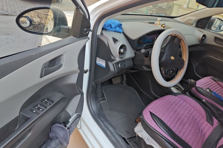 Used Chevrolet Aveo Sonic 2014 Sedan 1.4SL AT Fashion Edition Driver Seat