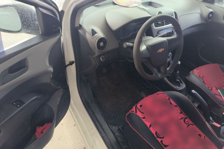 Used Chevrolet Aveo Sonic 2014 Sedan 1.4SL MT Comfort Edition Driver Seat