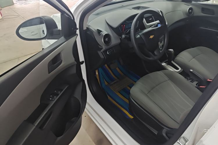 Used Chevrolet Aveo Sonic 2014 Sedan 1.4SL AT Fashion Edition Driver Seat