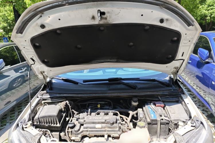Used Chevrolet Aveo Sonic 2014 Sedan 1.4SE AT Comfort Edition Engine Bay
