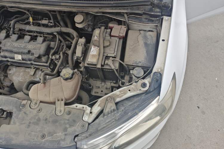 Used Chevrolet Aveo Sonic 2014 Sedan 1.4 SL MT Comfort Edition Engine Bay Left