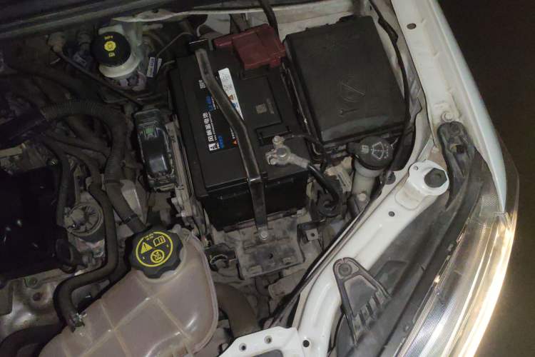 Used Chevrolet Aveo Sonic 2014 Sedan 1.4SL AT Fashion Edition Engine Bay Left
