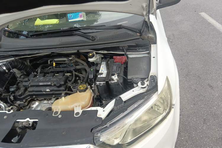 Used Chevrolet Aveo Sonic 2014 Sedan 1.4 SL MT Comfort Edition Engine Bay Left
