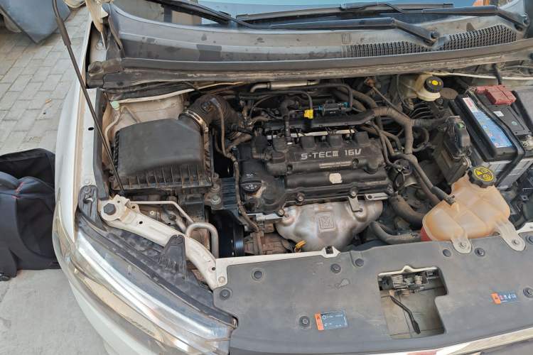 Used Chevrolet Aveo Sonic 2014 Sedan 1.4SL AT Fashion Edition Engine Bay Right