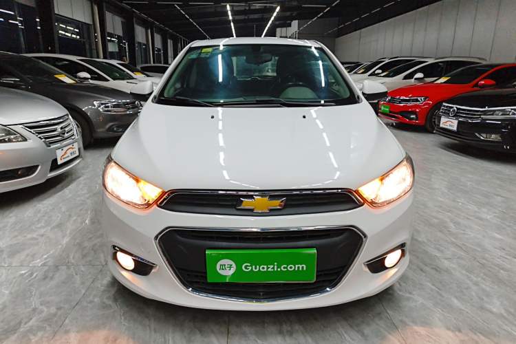 Used Chevrolet Aveo Sonic 2014 Hatchback 1.4SE AT Comfort Edition Exterior 1