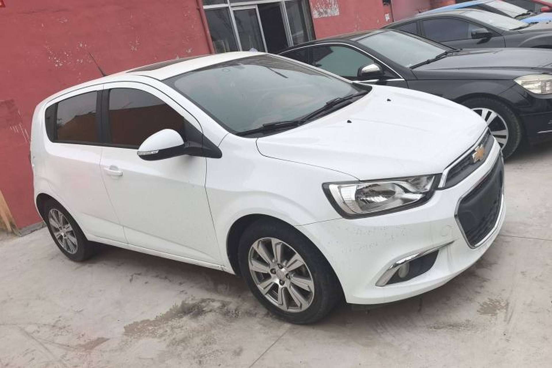 Used Chevrolet Aveo Sonic 2014 Hatchback 1.6 SX AT Fashion Edition Exterior 2