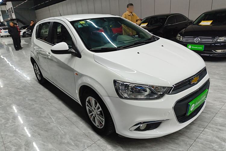Used Chevrolet Aveo Sonic 2014 Hatchback 1.4SE AT Comfort Edition Exterior 2