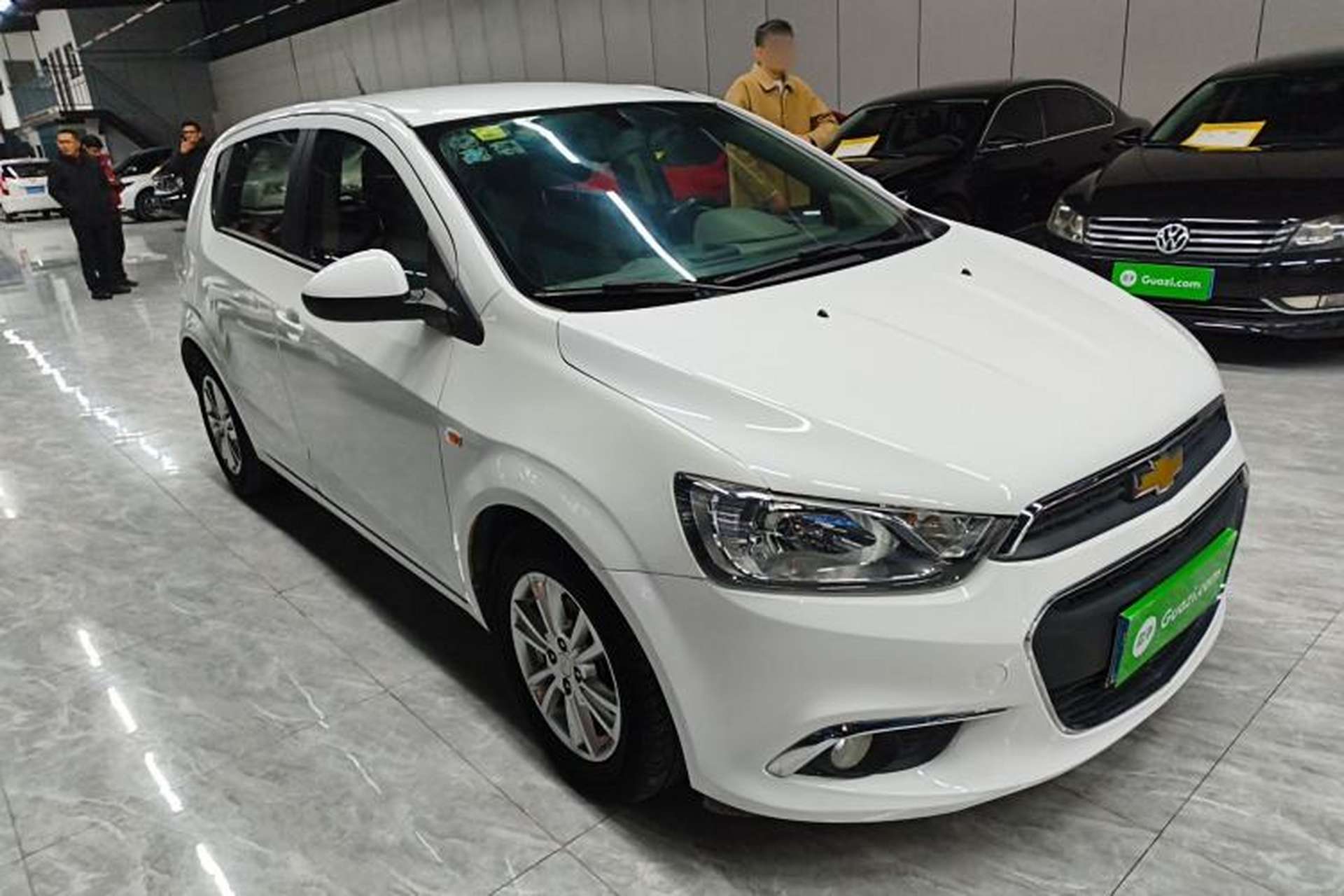 Used Chevrolet Aveo Sonic 2014 Hatchback 1.4SE AT Comfort Edition Exterior 2