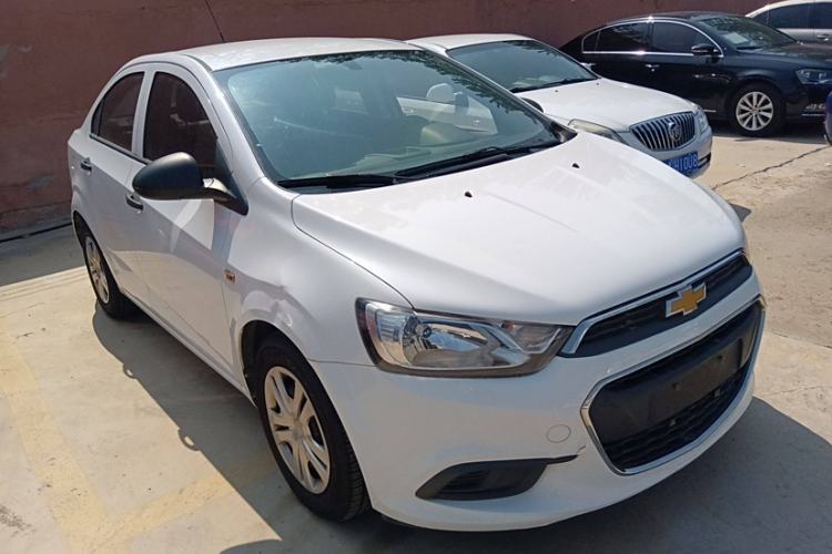 Used Chevrolet Aveo Sonic 2014 Sedan 1.4 SL MT Comfort Edition Exterior 2