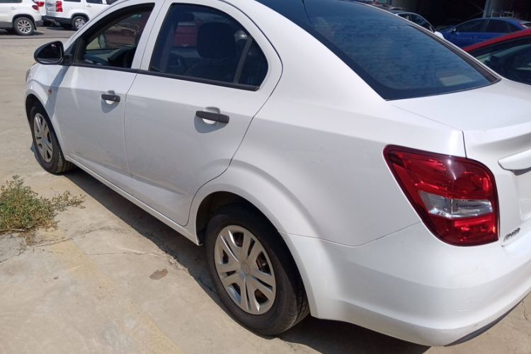 Used Chevrolet Aveo Sonic 2014 Sedan 1.4 SL MT Comfort Edition Exterior 3