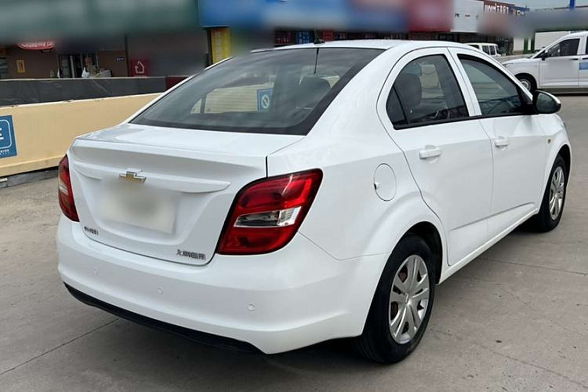 Used Chevrolet Aveo Sonic 2014 Sedan 1.4SL AT Stylish Sunroof Edition Exterior 5