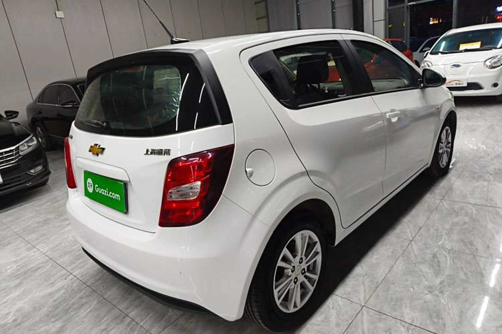 Used Chevrolet Aveo Sonic 2014 Hatchback 1.4SE AT Comfort Edition Exterior 5