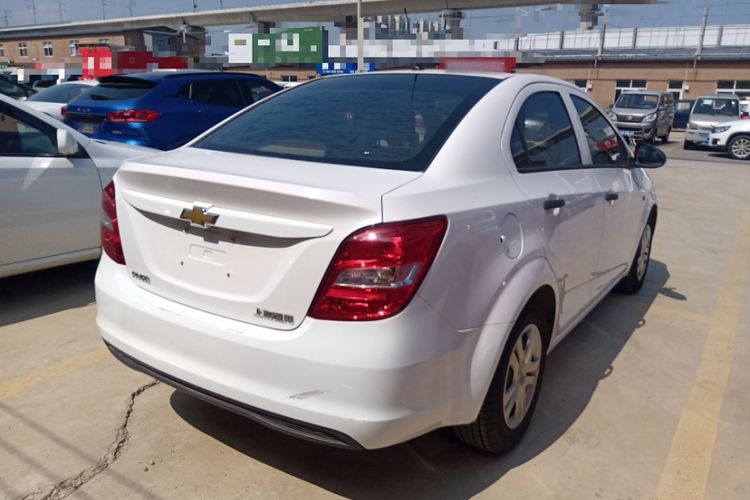 Used Chevrolet Aveo Sonic 2014 Sedan 1.4 SL MT Comfort Edition Exterior 5