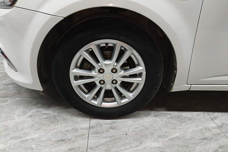 Used Chevrolet Aveo Sonic 2014 Hatchback 1.4SE AT Comfort Edition Exterior 7