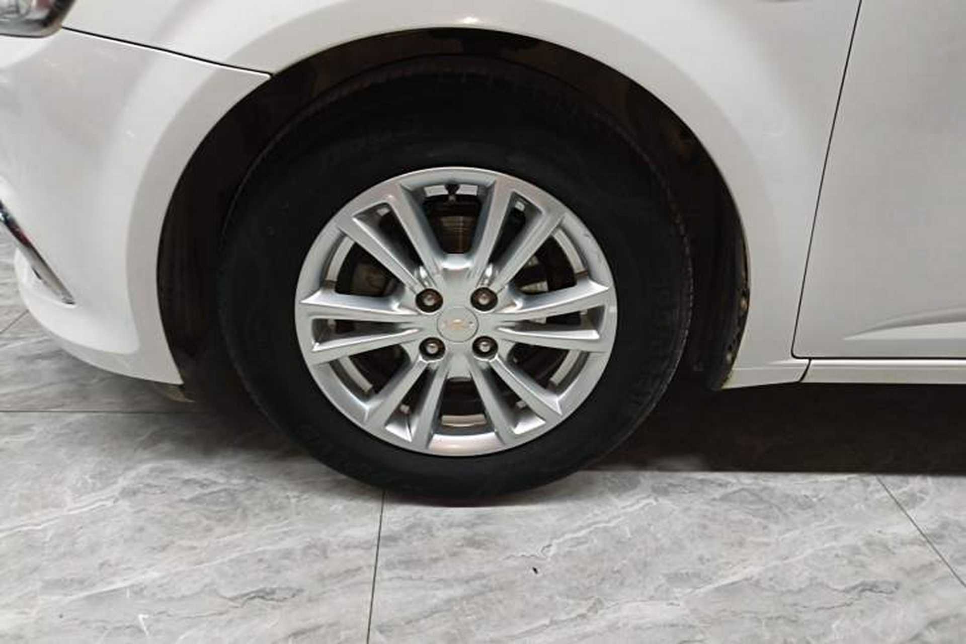 Used Chevrolet Aveo Sonic 2014 Hatchback 1.4SE AT Comfort Edition Exterior 7