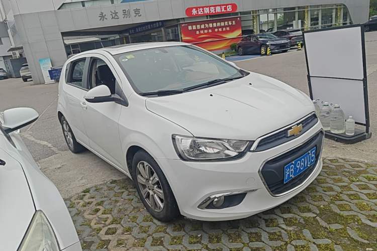 Used Chevrolet Aveo Sonic 2014 Hatchback 1.6 SX AT Fashion Edition Front Right 45 Deg