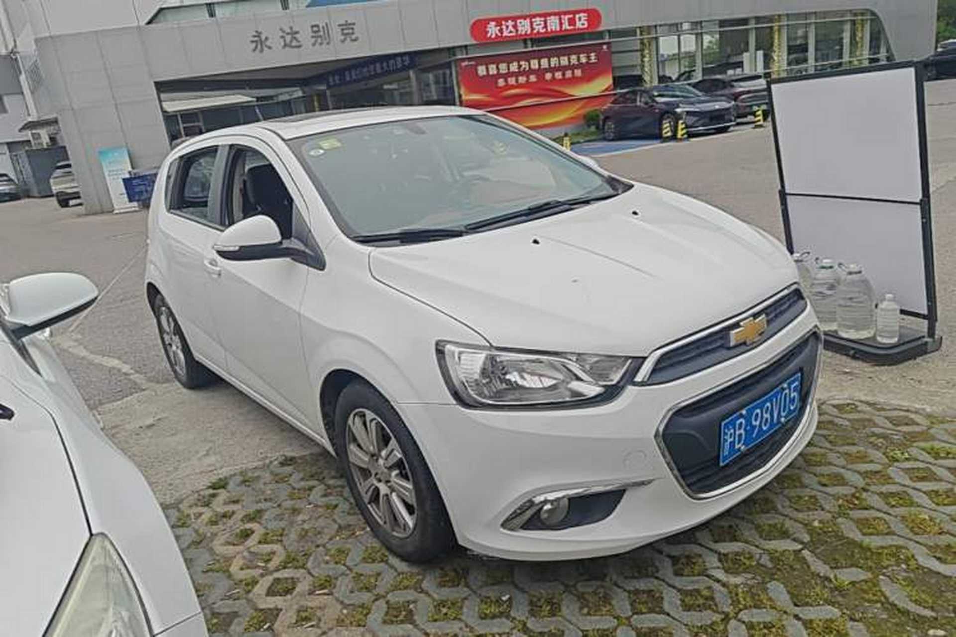 Used Chevrolet Aveo Sonic 2014 Hatchback 1.6 SX AT Fashion Edition Front Right 45 Deg