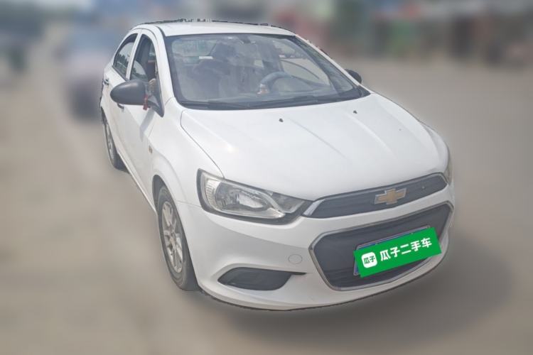Used Chevrolet Aveo Sonic 2014 Sedan 1.4 SL MT Comfort Edition Front Right 45 Deg