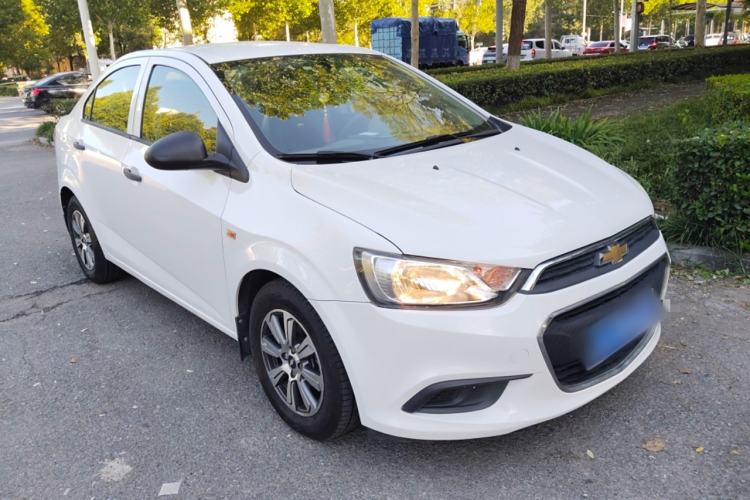 Used Chevrolet Aveo Sonic 2014 Sedan 1.4 SL MT Comfort Edition Front Right 45 Deg
