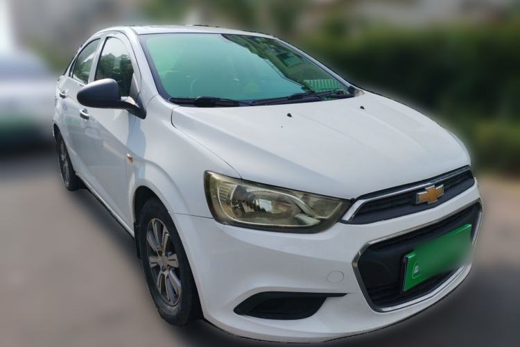 Used Chevrolet Aveo Sonic 2014 Sedan 1.4 SL MT Comfort Edition Front Right 45 Deg