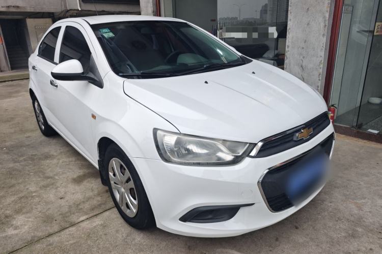 Used Chevrolet Aveo Sonic 2014 Sedan 1.4SL AT Fashion Edition Front Right 45 Deg