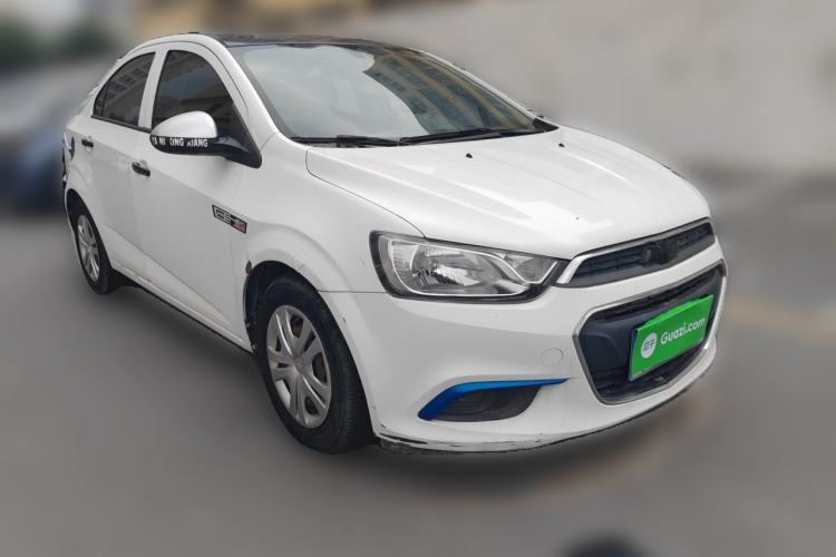 Used Chevrolet Aveo Sonic 2014 Sedan 1.4SL MT Comfort Edition Front Right 45 Deg
