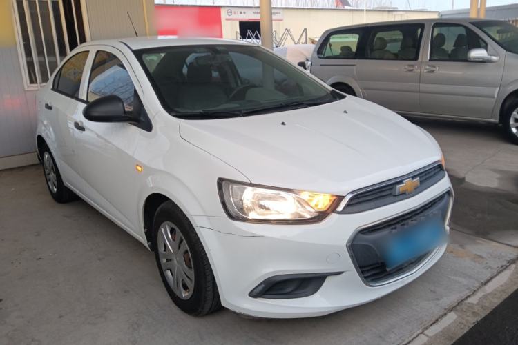 Used Chevrolet Aveo Sonic 2014 Sedan 1.4SL MT Comfort Edition Front Right 45 Deg