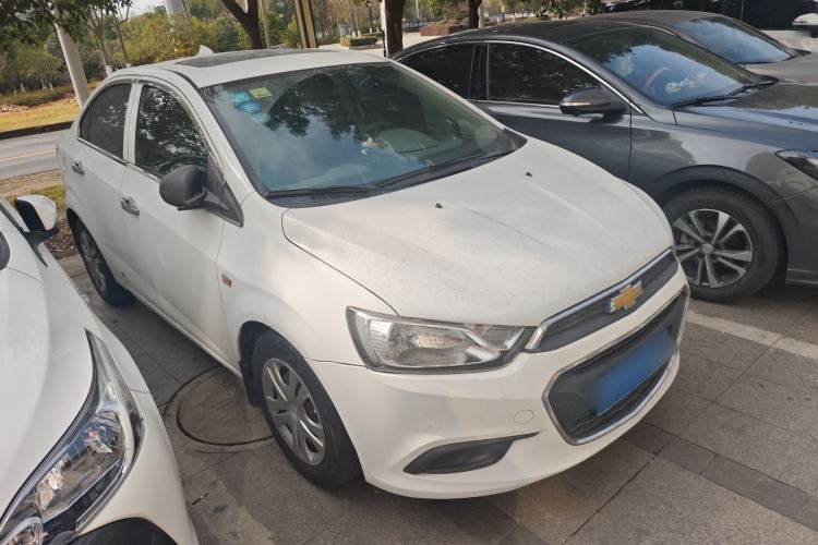 Used Chevrolet Aveo Sonic 2014 Sedan 1.4SL AT Stylish Sunroof Edition Front Right 45 Deg