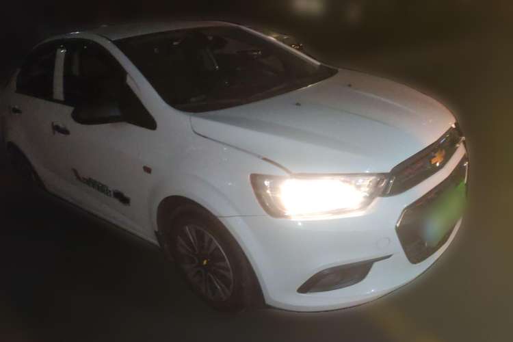 Used Chevrolet Aveo Sonic 2014 Sedan 1.4SL AT Fashion Edition Front Right 45 Deg