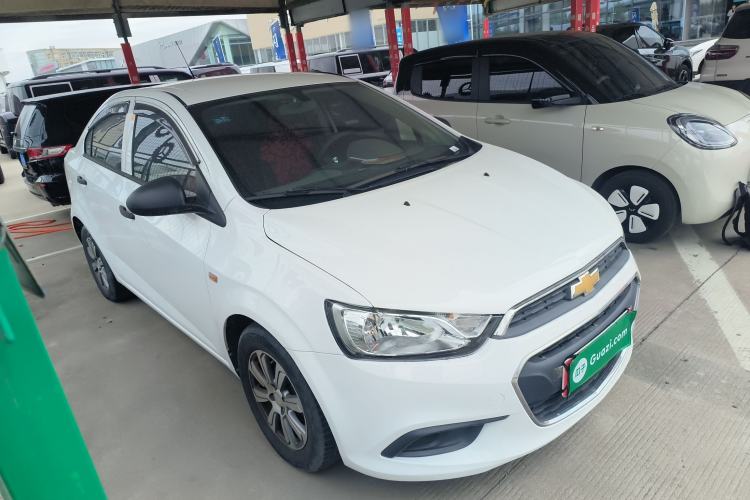 Used Chevrolet Aveo Sonic 2014 Sedan 1.4SL MT Comfort Edition Front Right 45 Deg