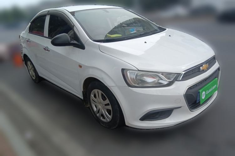 Used Chevrolet Aveo Sonic 2014 Sedan 1.4 SL MT Comfort Edition Front Right 45 Deg