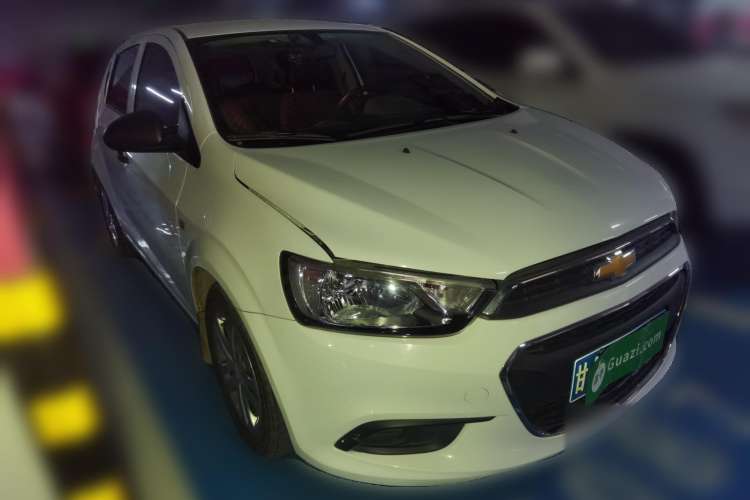 Used Chevrolet Aveo Sonic 2014 Hatchback 1.4SL MT Comfort Edition Front Right 45 Deg