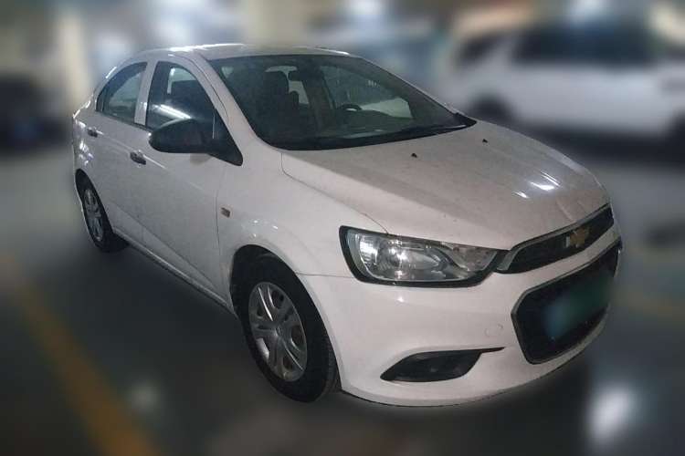 Used Chevrolet Aveo Sonic 2014 Sedan 1.4SL AT Fashion Edition Front Right 45 Deg