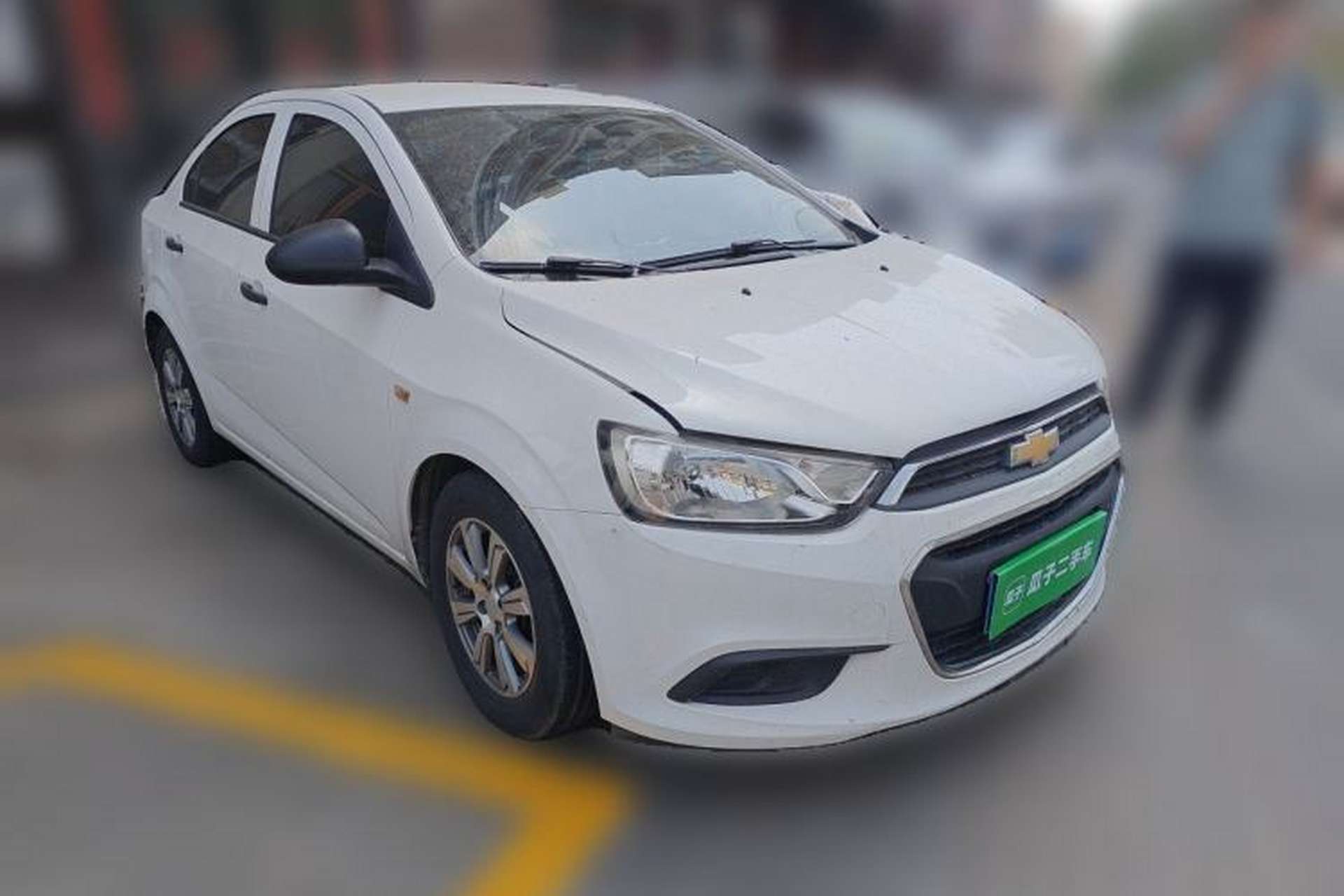 Used Chevrolet Aveo Sonic 2014 Sedan 1.4 SL MT Comfort Edition Front Right 45 Deg