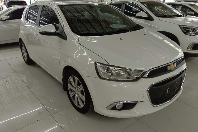 Used Chevrolet Aveo Sonic 2014 Hatchback 1.6 SX AT Fashion Edition Front Right 45 Deg