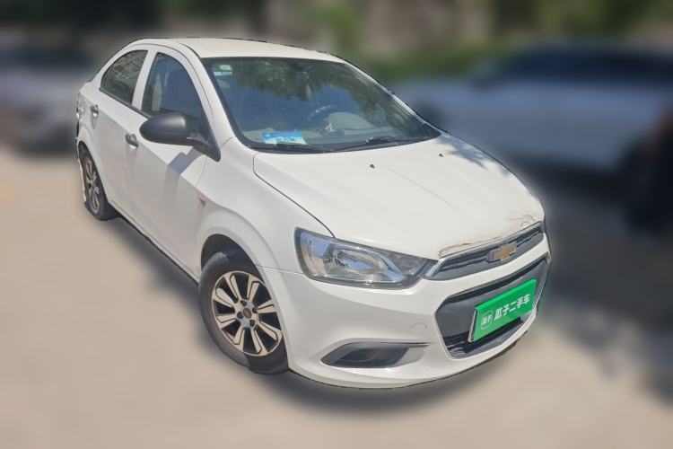 Used Chevrolet Aveo Sonic 2014 Sedan 1.4SL MT Comfort Edition Front Right 45 Deg