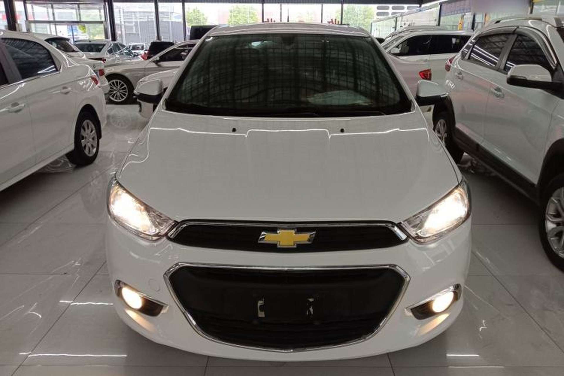 Used Chevrolet Aveo Sonic 2014 Hatchback 1.6 SX AT Fashion Edition Front