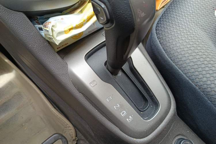 Used Chevrolet Aveo Sonic 2014 Sedan 1.4SL AT Fashion Edition Gear Lever