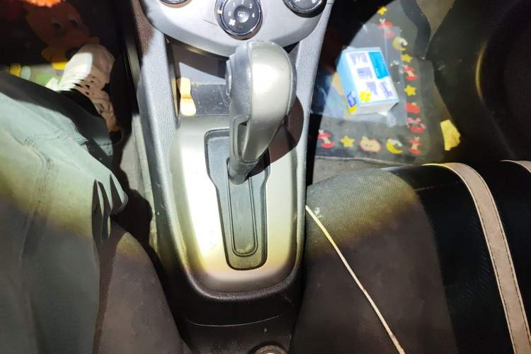 Used Chevrolet Aveo Sonic 2014 Hatchback 1.4SL AT Fashion Edition Gear Lever