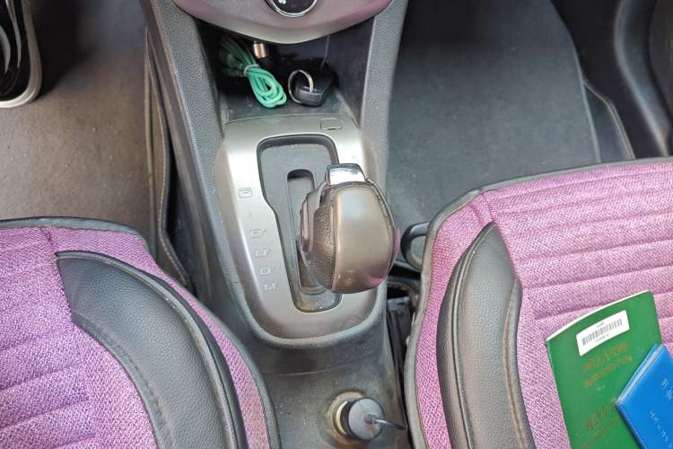 Used Chevrolet Aveo Sonic 2014 Sedan 1.4SL AT Fashion Edition Gear Lever
