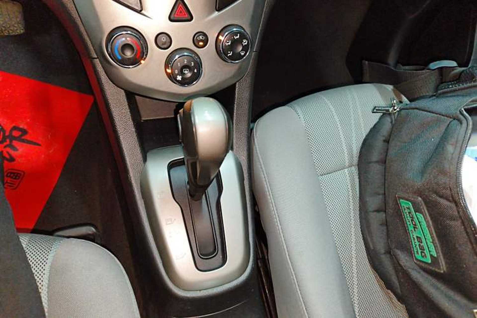 Used Chevrolet Aveo Sonic 2014 Hatchback 1.4SE AT Comfort Edition Gear Lever