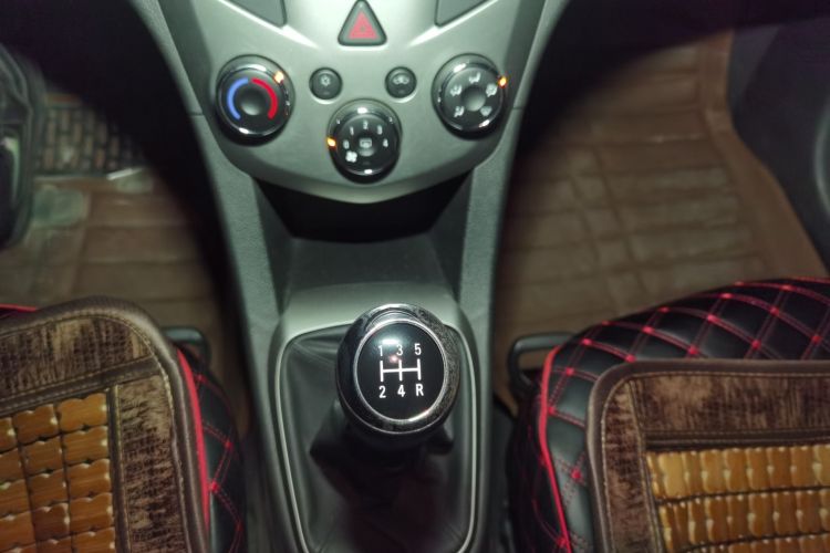 Used Chevrolet Aveo Sonic 2014 Hatchback 1.4SL MT Comfort Edition Gear Lever