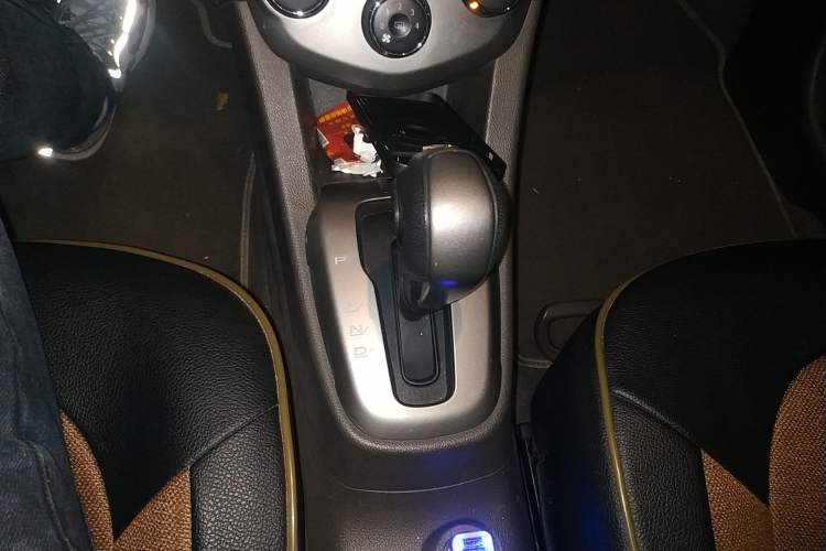 Used Chevrolet Aveo Sonic 2014 Sedan 1.4SL AT Fashion Edition Gear Lever
