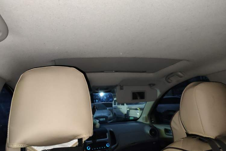 Used Chevrolet Aveo Sonic 2014 Sedan 1.4SL AT Stylish Sunroof Edition Headliner