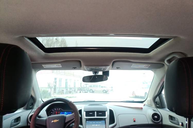 Used Chevrolet Aveo Sonic 2014 Sedan 1.4SL AT Stylish Sunroof Edition Headliner