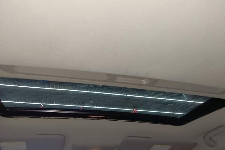 Used Chevrolet Aveo Sonic 2014 Hatchback 1.6 SX AT Fashion Edition Headliner